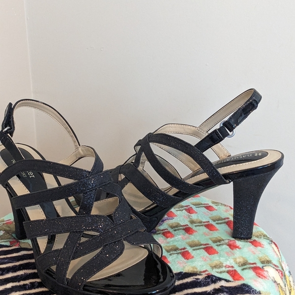 High Heels - Picture 3 of 3